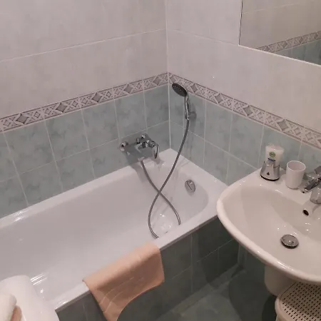 Slnecny 2 Izbovy 10 Min. Od Centra Mesta * Banska Bystrica