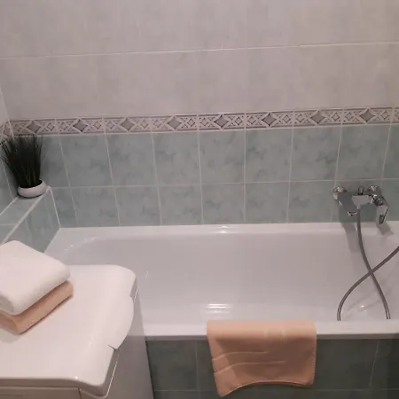 Slnecny 2 Izbovy 10 Min. Od Centra Mesta Banská Bystrica