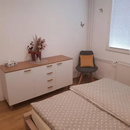 Slnecny 2 Izbovy 10 Min. Od Centra Mesta Banská Bystrica